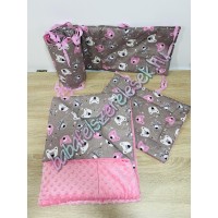 Komplett prémium babaágynemű szett - rózsaszín indián macis Komplett prémium babaágynemű szett - rózsaszín indián macis