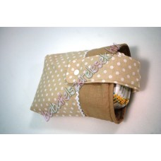 Bézs pöttyös csatos pelenkatároló