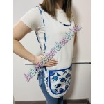 Fehér lapköpeny – kék halas