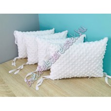 Fehér minky-s párnás rácsvédő