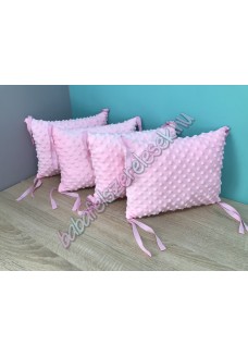 Világos rózsaszín minky-s párnás rácsvédő